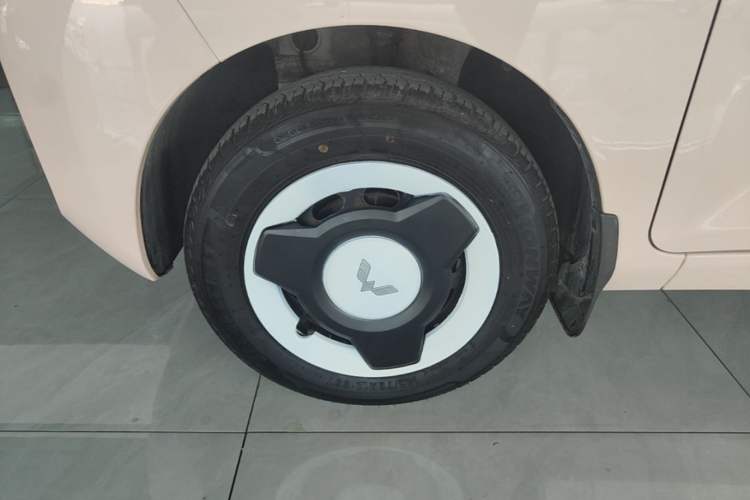 Used Wuling Hongguang MINIEV 2021 Macaron Fashion Edition Lithium-Ion Battery Left Front Wheel Hub