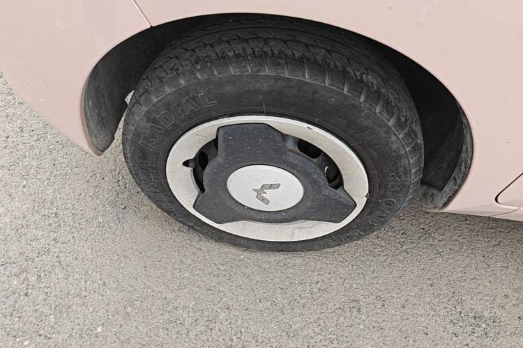 Used Wuling Hongguang MINIEV 2021 Macaron Fashion Model Lithium Iron Phosphate Left Front Wheel Hub