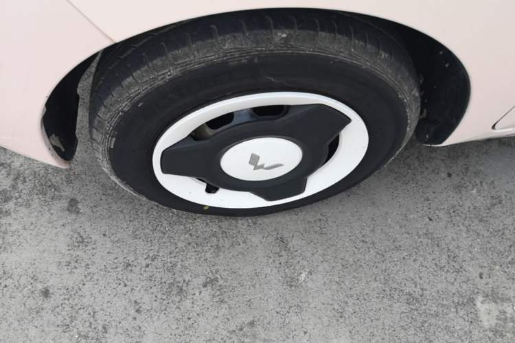 Used Wuling Hongguang MINIEV 2021 Macaron Fashion Model Lithium Iron Phosphate Left Front Wheel Hub
