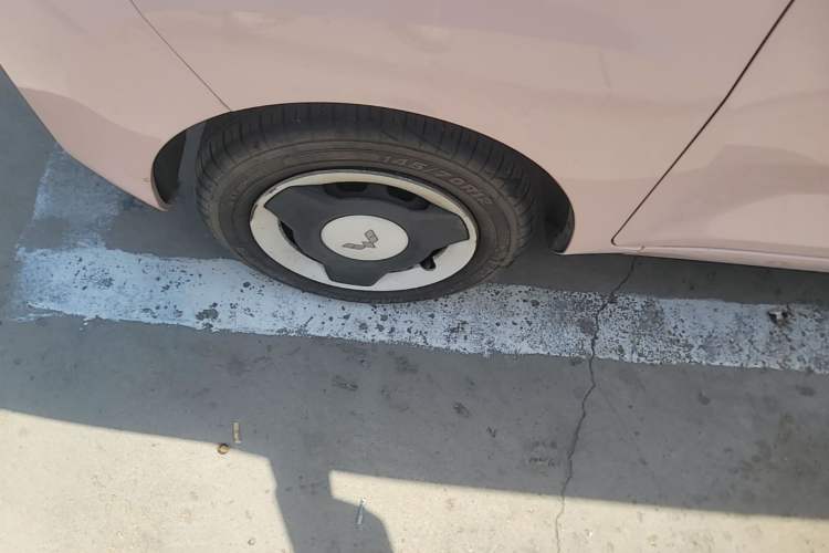 Used Wuling Hongguang MINIEV 2021 Macaron Fashion Edition Lithium-Ion Battery Left Front Wheel Hub