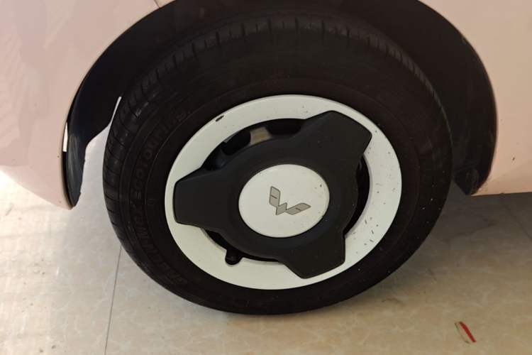 Used Wuling Hongguang MINIEV 2021 Macaron Sandwich Model 170 km Lithium Iron Phosphate Left Front Wheel Hub