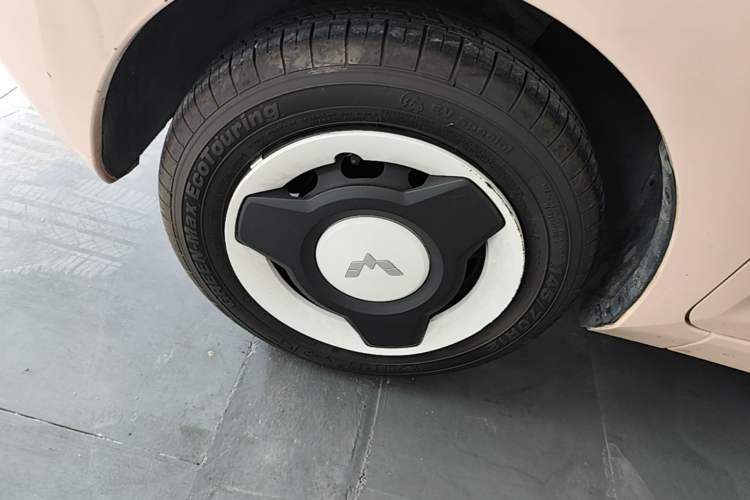 Used Wuling Hongguang MINIEV 2021 Macaron Fashion Edition Lithium-Ion Battery Left Front Wheel Hub