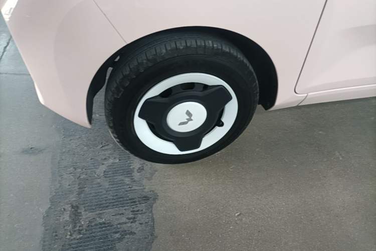 Used Wuling Hongguang MINIEV 2021 Macaron Premium Model – Lithium Iron Phosphate Left Front Wheel Hub