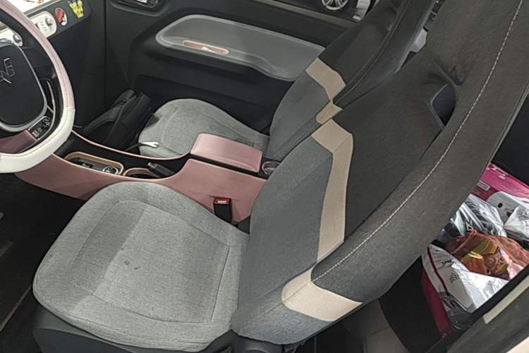 Used Wuling Hongguang MINIEV 2021 Macaron Fashion Edition Lithium-Ion Battery Left Rear Seat