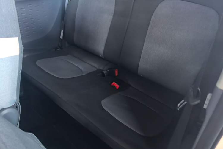 Used Wuling Hongguang MINIEV 2021 Macaron Sandwich Model 170 km Lithium Ternary Left Rear Seat