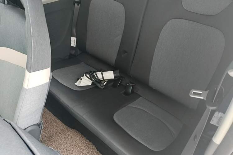 Used Wuling Hongguang MINIEV 2021 Macaron Fashion Model Lithium Iron Phosphate Left Rear Seat