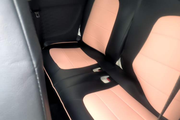 Used Wuling Hongguang MINIEV 2021 Macaron Sandwich Model 170 km Lithium Iron Phosphate Left Rear Seat