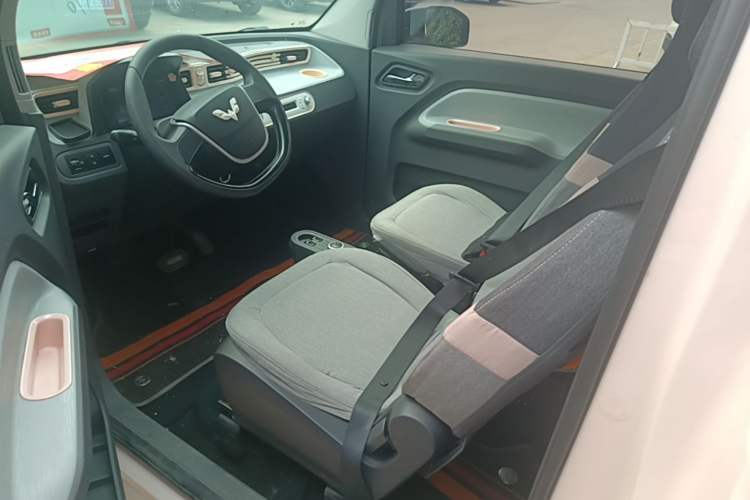Used Wuling Hongguang MINIEV 2021 Macaron Premium Model – Lithium Iron Phosphate Left Rear Seat