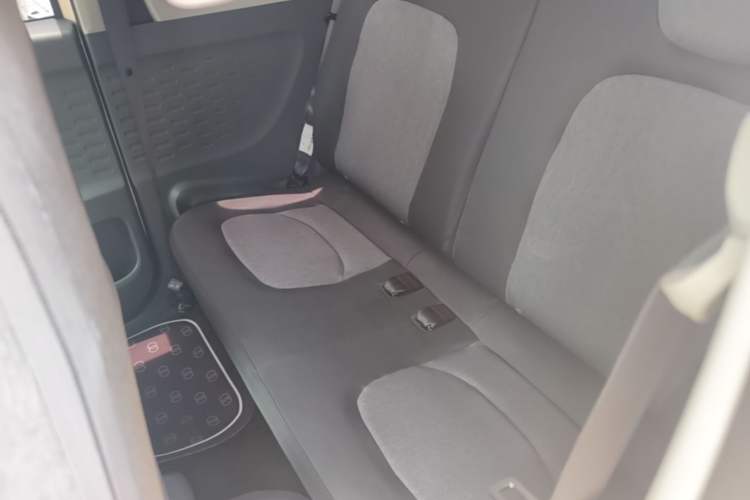 Used Wuling Hongguang MINIEV 2021 Macaron Fashion Model Lithium Iron Phosphate Left Rear Seat