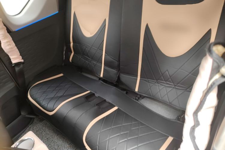 Used Wuling Hongguang MINIEV 2021 Macaron Sandwich Model 170 km Lithium Iron Phosphate Left Rear Seat