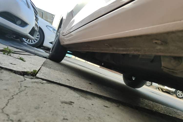 Used Wuling Hongguang MINIEV 2021 Macaron Sandwich Model 170 km Lithium Ternary Left Side Sill