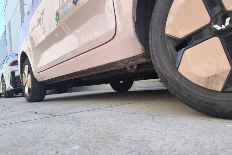 Used Wuling Hongguang MINIEV 2021 Macaron Sandwich Model 170 km Lithium Ternary Left Side Sill