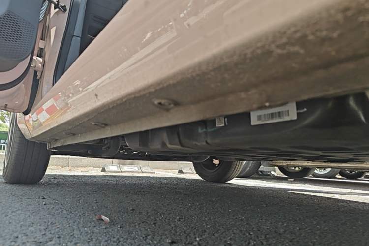 Used Wuling Hongguang MINIEV 2021 Macaron Premium Model – Lithium-NMC Left Side Sill