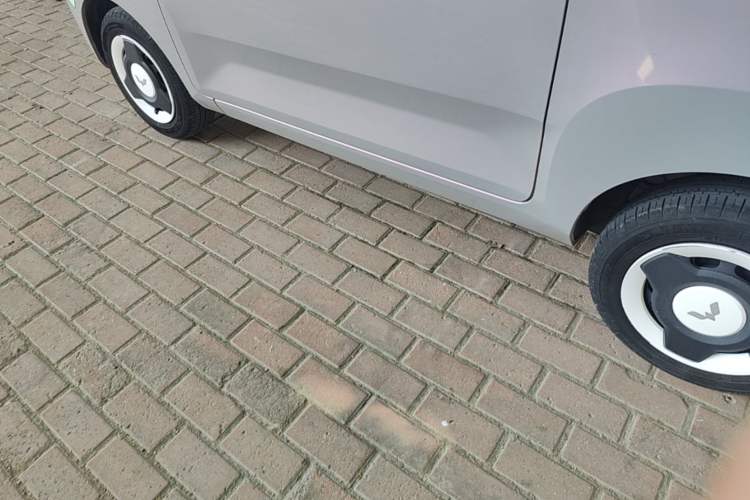 Used Wuling Hongguang MINIEV 2021 Macaron Premium Model – Lithium Iron Phosphate Left Side Sill
