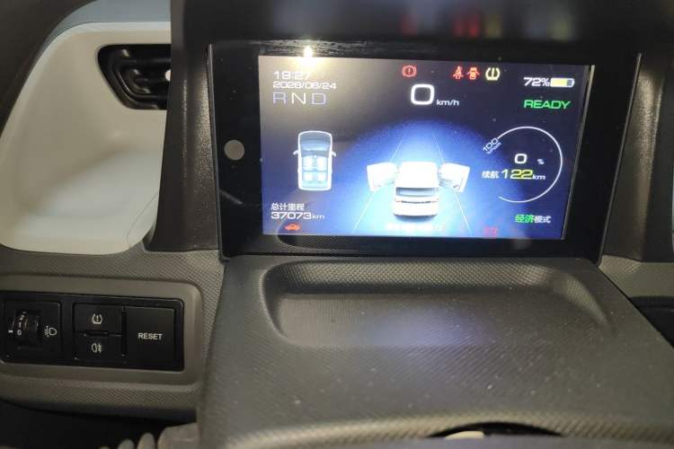 Used Wuling Hongguang MINIEV 2021 Macaron Premium Model – Lithium Iron Phosphate Odometer Close Up