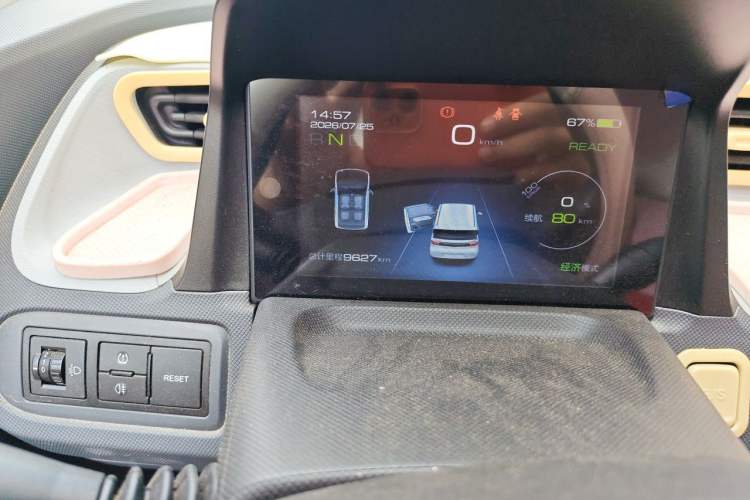 Used Wuling Hongguang MINIEV 2021 Macaron Fashion Edition Lithium-Ion Battery Odometer Close Up