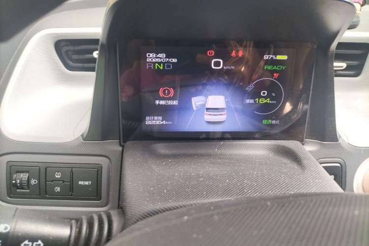Used Wuling Hongguang MINIEV 2021 Macaron Premium Model – Lithium-NMC Odometer Close Up