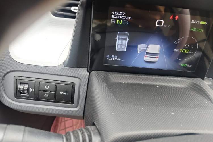 Used Wuling Hongguang MINIEV 2021 Macaron Fashion Model Lithium Iron Phosphate Odometer Close Up