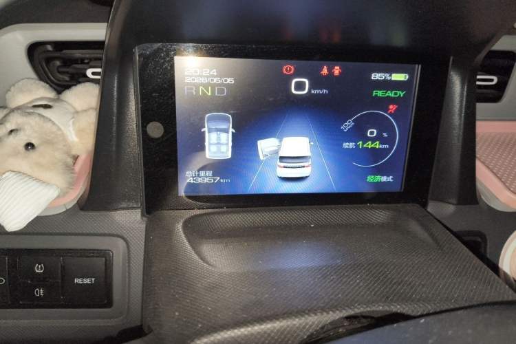 Used Wuling Hongguang MINIEV 2021 Macaron Premium Model – Lithium Iron Phosphate Odometer Close Up