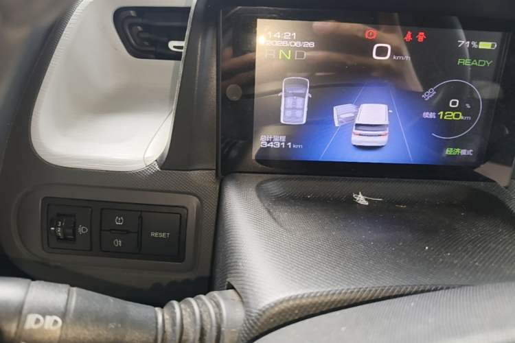 Used Wuling Hongguang MINIEV 2021 Macaron Premium Model – Lithium Iron Phosphate Odometer Close Up