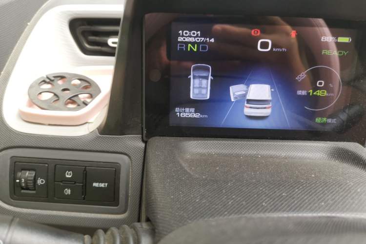 Used Wuling Hongguang MINIEV 2021 Macaron Premium Model – Lithium Iron Phosphate Odometer Close Up
