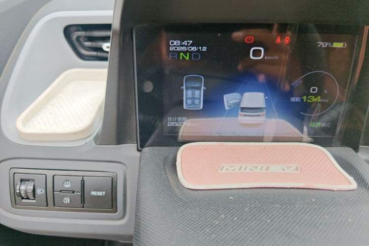 Used Wuling Hongguang MINIEV 2021 Macaron Premium Model – Lithium Iron Phosphate Odometer Close Up