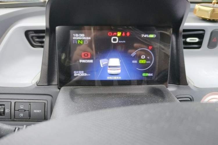 Used Wuling Hongguang MINIEV 2021 Macaron Fashion Edition Lithium-Ion Battery Odometer Close Up
