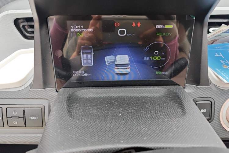 Used Wuling Hongguang MINIEV 2021 Macaron Premium Model – Lithium Iron Phosphate Odometer Close Up