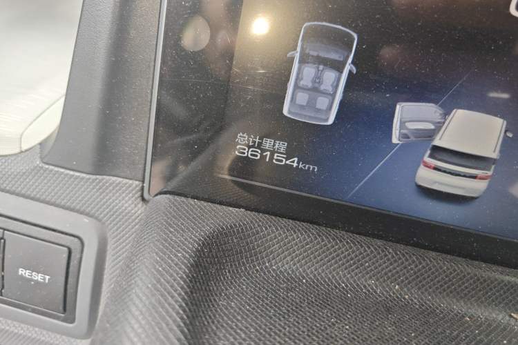Used Wuling Hongguang MINIEV 2021 Macaron Premium Model – Lithium Iron Phosphate Odometer Close Up