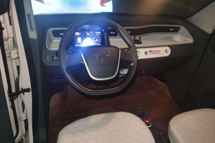 Used Wuling Hongguang MINIEV 2021 Macaron Fashion Model Lithium Iron Phosphate Center Console