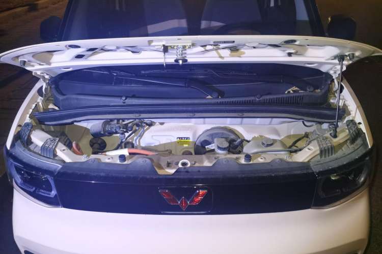Used Wuling Hongguang MINIEV 2021 Macaron Fashion Model Lithium Iron Phosphate Engine Bay