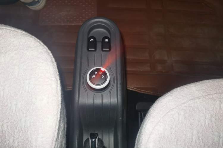Used Wuling Hongguang MINIEV 2021 Macaron Fashion Model Lithium Iron Phosphate Gear Lever