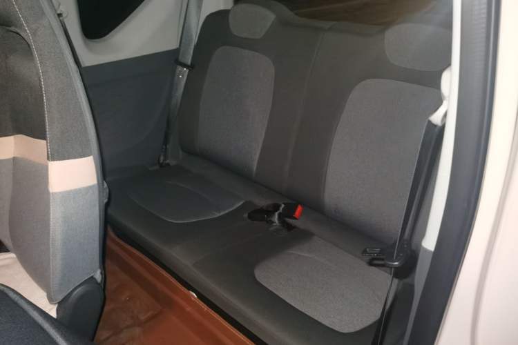 Used Wuling Hongguang MINIEV 2021 Macaron Fashion Model Lithium Iron Phosphate Left Rear Seat