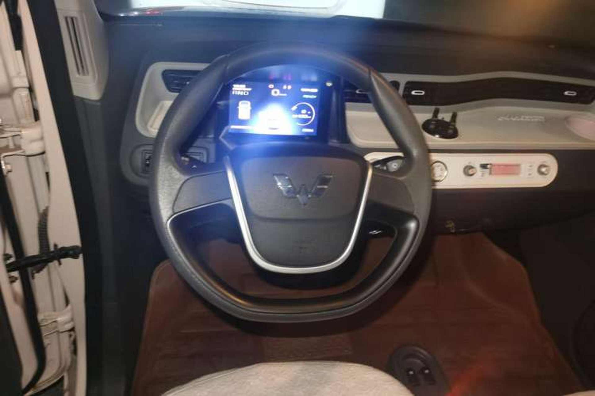 Used Wuling Hongguang MINIEV 2021 Macaron Fashion Model Lithium Iron Phosphate Steering Wheel