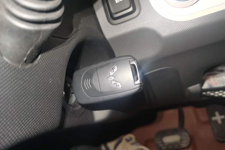 Used Wuling Hongguang MINIEV 2021 Macaron Fashion Model Lithium Iron Phosphate Vehicle Key