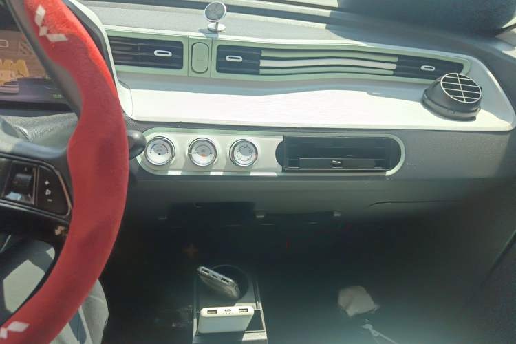 Used Wuling Hongguang MINIEV 2021 Macaron Premium Model – Lithium Iron Phosphate Audio And AC Panel