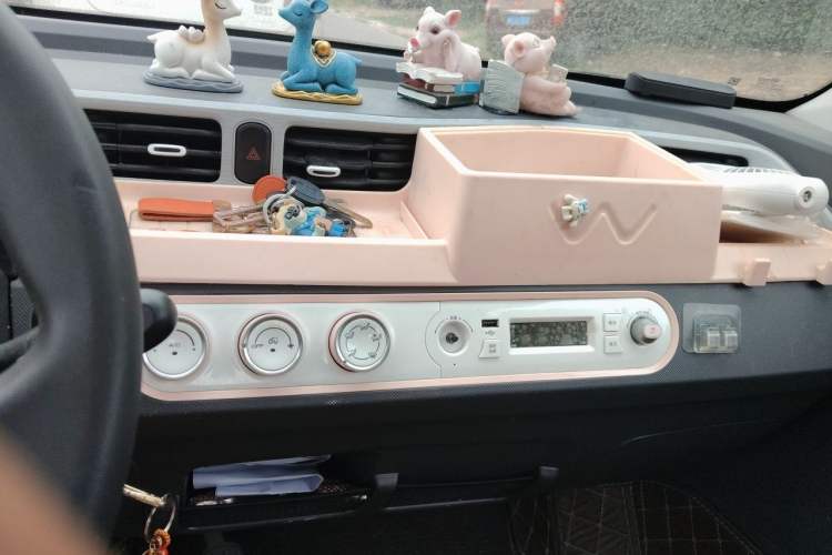 Used Wuling Hongguang MINIEV 2021 Macaron Fashion Edition Lithium-Ion Battery Audio And AC Panel