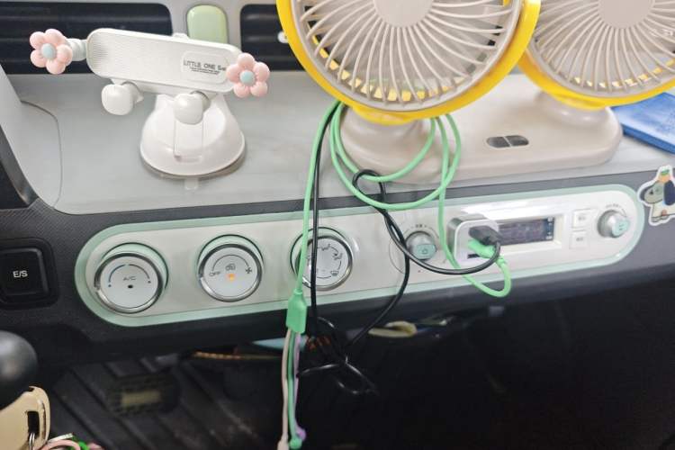 Used Wuling Hongguang MINIEV 2021 Macaron Fashion Model Lithium Iron Phosphate Audio And AC Panel