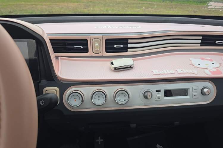 Used Wuling Hongguang MINIEV 2021 Macaron Fashion Model Lithium Iron Phosphate Audio And AC Panel