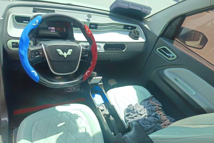 Used Wuling Hongguang MINIEV 2021 Macaron Premium Model – Lithium Iron Phosphate Center Console