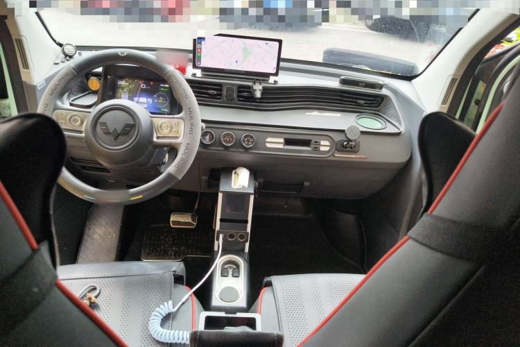 Used Wuling Hongguang MINIEV 2021 Macaron Fashion Edition Lithium-Ion Battery Center Console