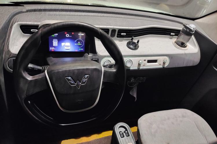 Used Wuling Hongguang MINIEV 2021 Macaron Fashion Model Lithium Iron Phosphate Center Console