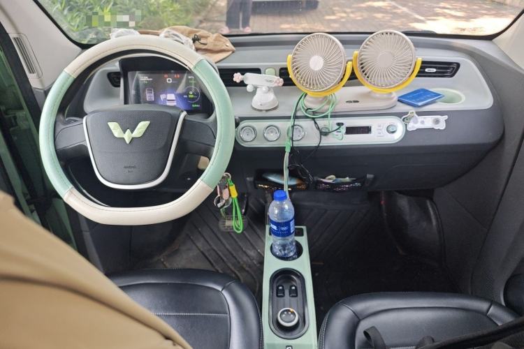 Used Wuling Hongguang MINIEV 2021 Macaron Fashion Model Lithium Iron Phosphate Center Console