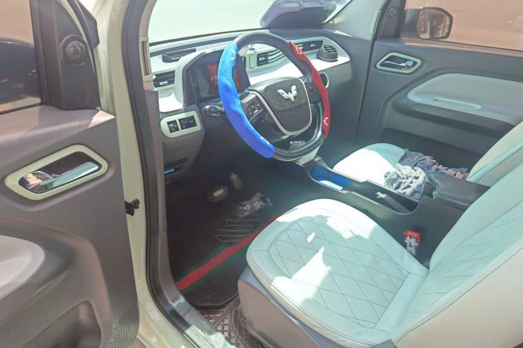 Used Wuling Hongguang MINIEV 2021 Macaron Premium Model – Lithium Iron Phosphate Driver Seat