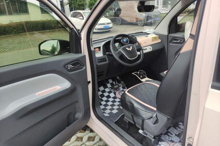 Used Wuling Hongguang MINIEV 2021 Macaron Premium Model – Lithium Iron Phosphate Driver Seat