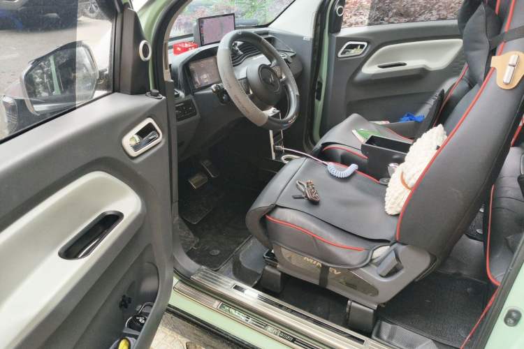 Used Wuling Hongguang MINIEV 2021 Macaron Fashion Edition Lithium-Ion Battery Driver Seat