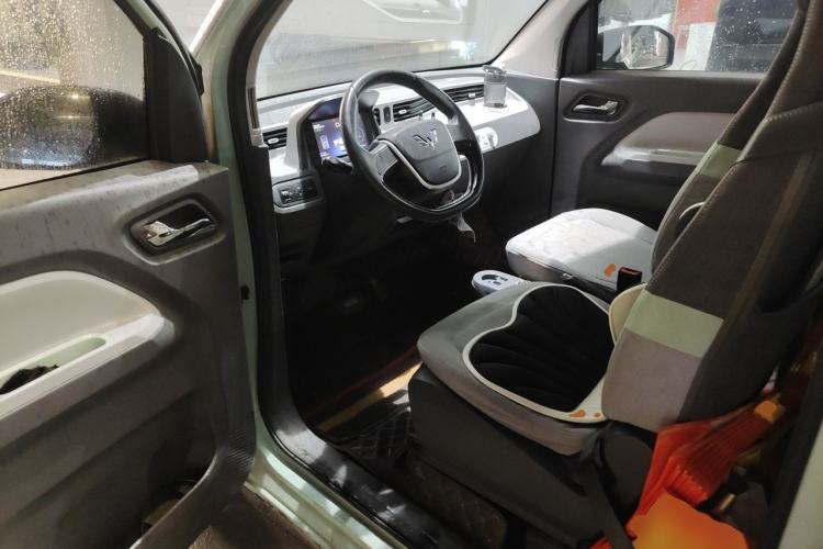 Used Wuling Hongguang MINIEV 2021 Macaron Fashion Model Lithium Iron Phosphate Driver Seat