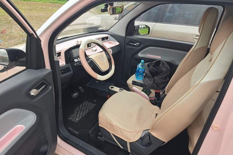 Used Wuling Hongguang MINIEV 2021 Macaron Fashion Model Lithium Iron Phosphate Driver Seat