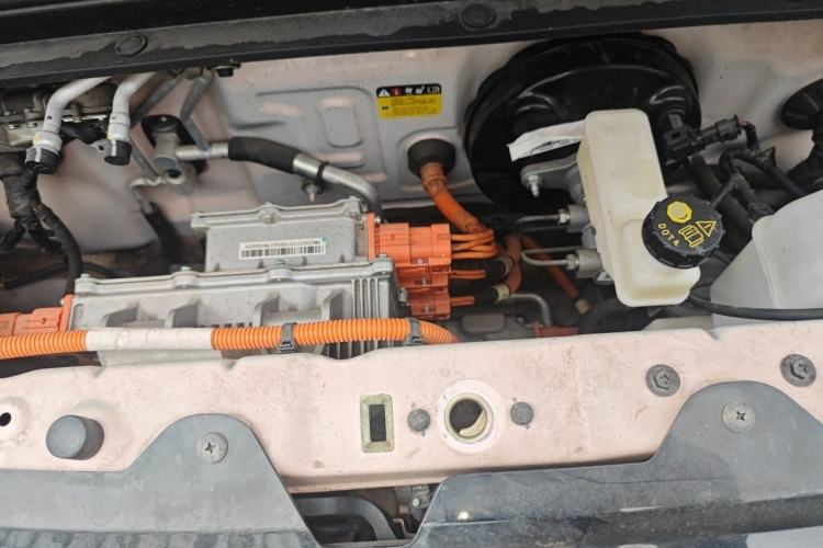 Used Wuling Hongguang MINIEV 2021 Macaron Sandwich Model 120 km Lithium Iron Phosphate Engine Bay
