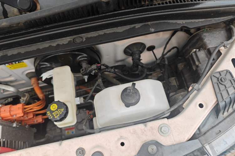 Used Wuling Hongguang MINIEV 2021 Macaron Sandwich Model 120 km Lithium Iron Phosphate Engine Bay Left